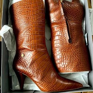 Gently used Louise eat Cie boots. Size 8 Genuine leather upper. Man made sole.